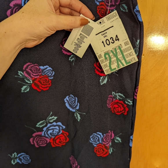 NWT LuLaRoe 2XL Cassie Navy background - Picture 3 of 7